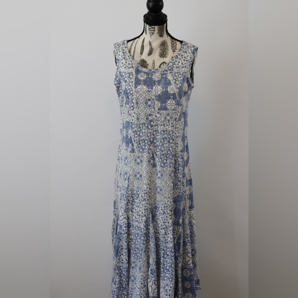 Ruby rd. Mid length blue and white sand dollar dress